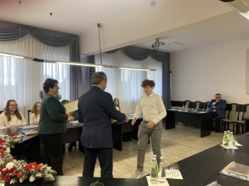 64b9150e-f56b-4deb-8726-d813575913c6