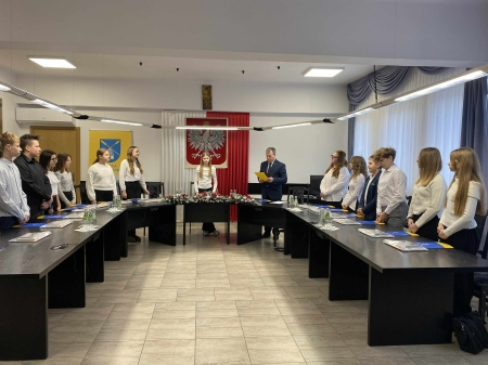 Pierwsza sesja Młodzieżowej Rady Gminy Moszczenica– ważna lekcja samorządności