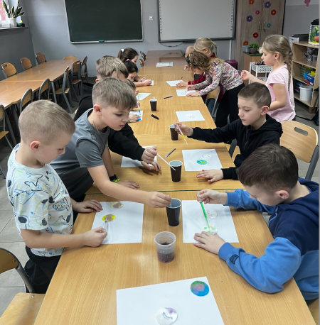 Zajęcia kreatywne na świetlicy szkolnej 