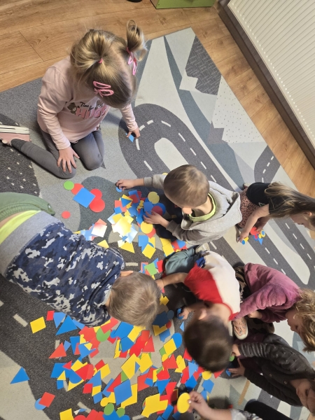 Biedronki poznają figury geometryczne 