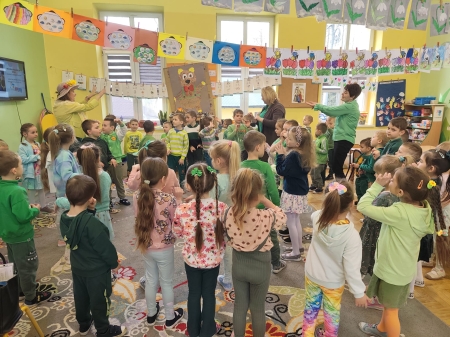 Przedszkolaki z Marzanną żegnają zimę i witają wiosnę 