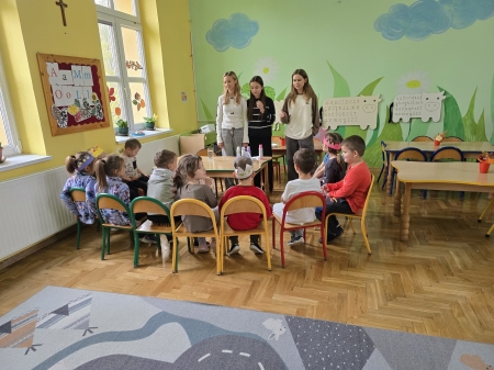 Jesienne zajęcia z udziałem szkolnych wolontariuszek