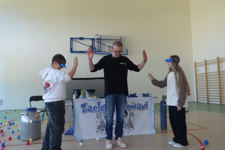 GRUPA ZAELEKTRYZOWANI - pokazy doświadczeń fizyczno – chemicznych