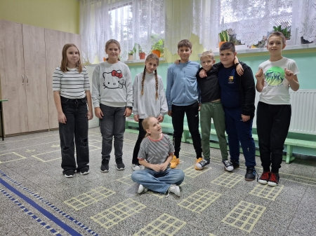 Plac Broni na szkolnym korytarzu – niezwykła lekcja języka polskiego!
