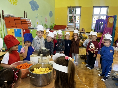 Zdrowo i kolorowo – Żabki wyciskają sok!