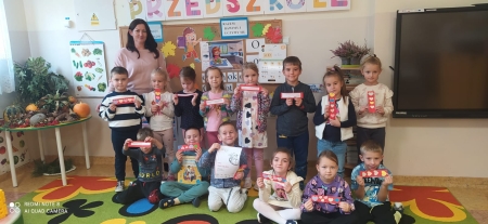 Czytamy sercem - ogólnopolska akcja czytelnicza przy współpracy z biblioteką pub...